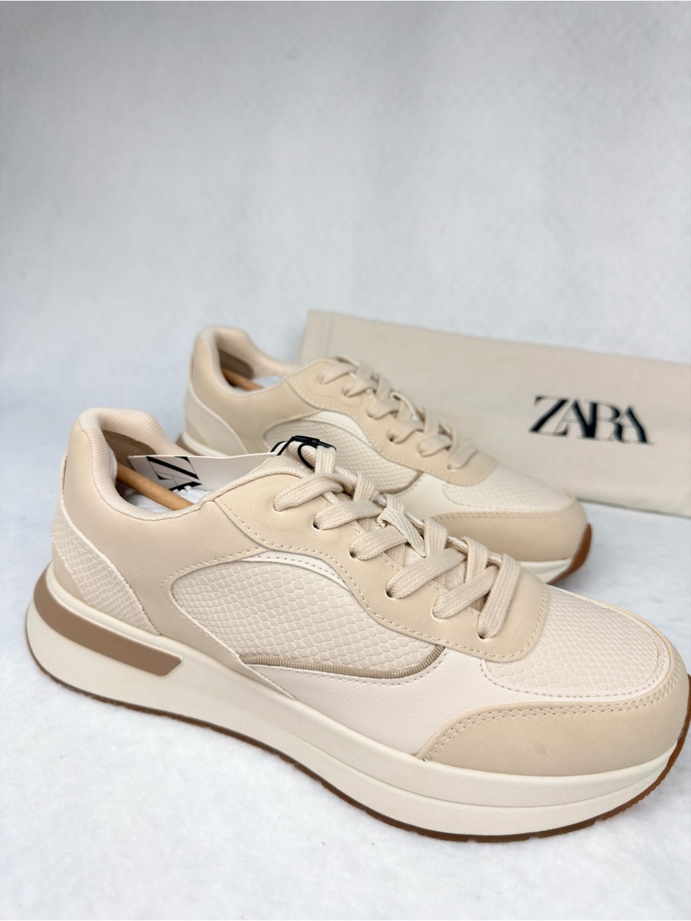 Zara Women’s Sporty sneakers Beige & White Size 7.5 NWT